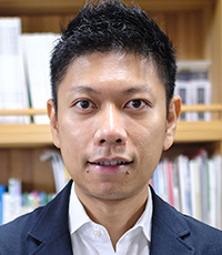 speakerphoto